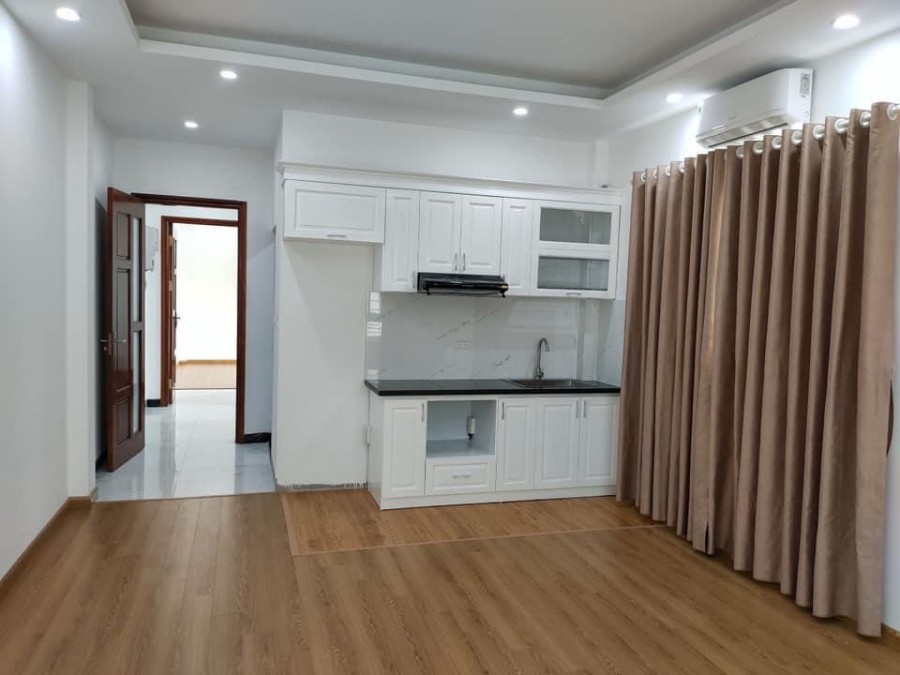 Bán Nhà Mới Nguyễn Ngọc Vũ, Trung Tâm Quận Cầu Giấy 40m2x5T, giá 3.9 tỷ, ô tô cách 5m