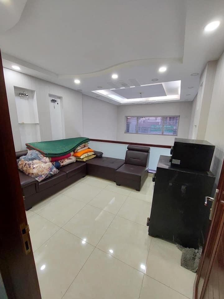 Bán nhà Tân Phú dt 60m2, 4 tầng, dt 4x15m, giá 8,5 tỷ cần bán gấp nhà mặt tiền đường lơn