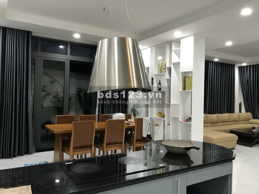 Bán nhà 1 trệt 2 lầu khu chung cư 10 mẫu DT 165m2- 18 tỷ