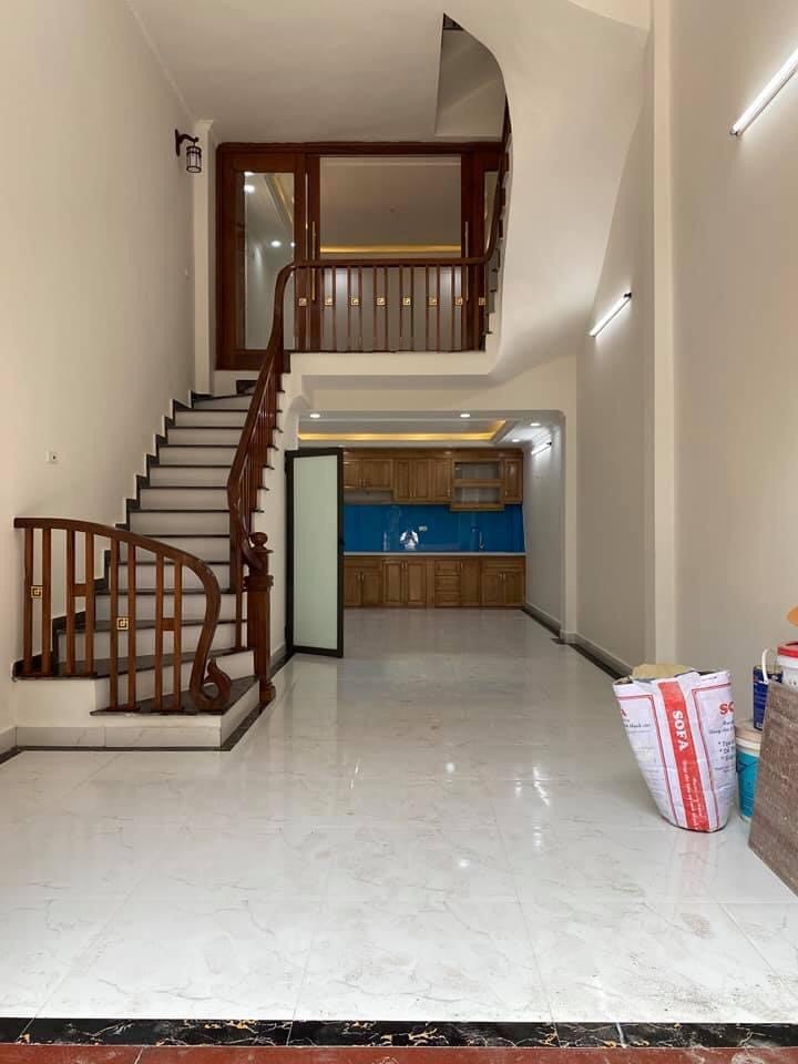 Bán nhà Đại Từ 43M2 x 5 tầng x Mặt Tiền 4.3m chỉ 4.x Tỷ Bé xíu, Ô tô đỗ cổng. LH: 0964657169.