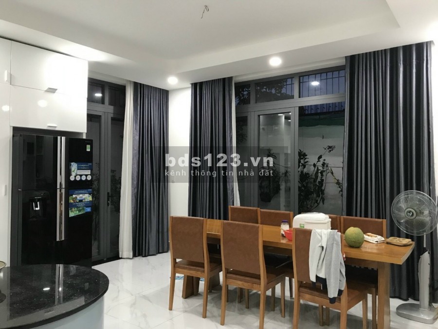 Bán nhà 1 trệt 2 lầu khu chung cư 10 mẫu DT 165m2- 18 tỷ