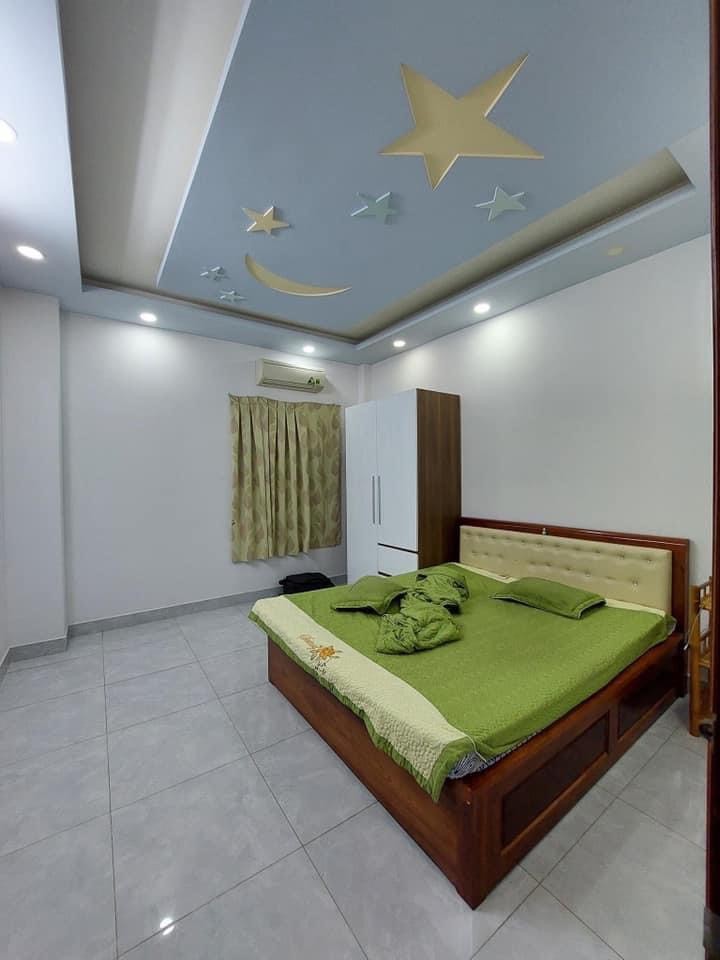 Bán nhà Tân Phú dt 60m2, 4 tầng, dt 4x15m, giá 8,5 tỷ cần bán gấp nhà mặt tiền đường lơn