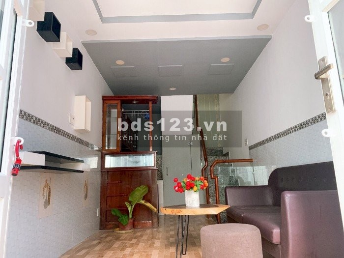 Cần bán gấp nhà Ni Sư Huỳnh Liên 4m x 7.5m giá 3 tỷ 3 bớt lộc.
