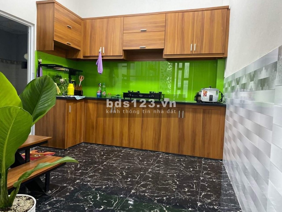 Bán nhà hẻm xe hơi đỗ cổng Đường Tân Hương,tặng hết nội thất trong nhà,giá chỉ 3 tỷ 3