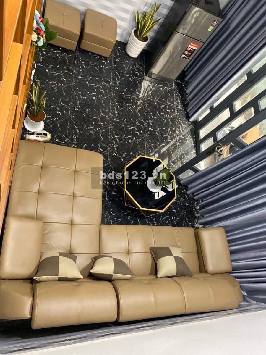 Bán nhà hẻm xe hơi đỗ cổng Đường Tân Hương,tặng hết nội thất trong nhà,giá chỉ 3 tỷ 3