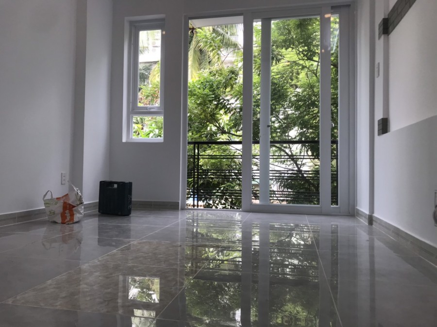 Lốc Nhà mới xây Giáp Phan Xích Long Diện tích ngang 3,3m dài 11m 3 lầu
