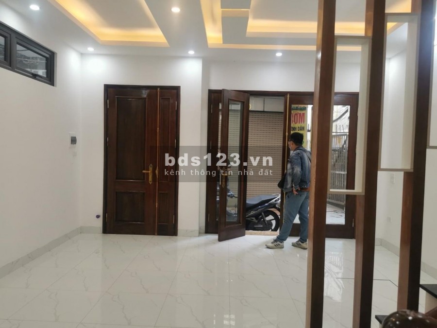 Bán nhà Hoàng Mai bán giá 3,3 tỷ, dtsd 33m2, 4 pn, 5 wc