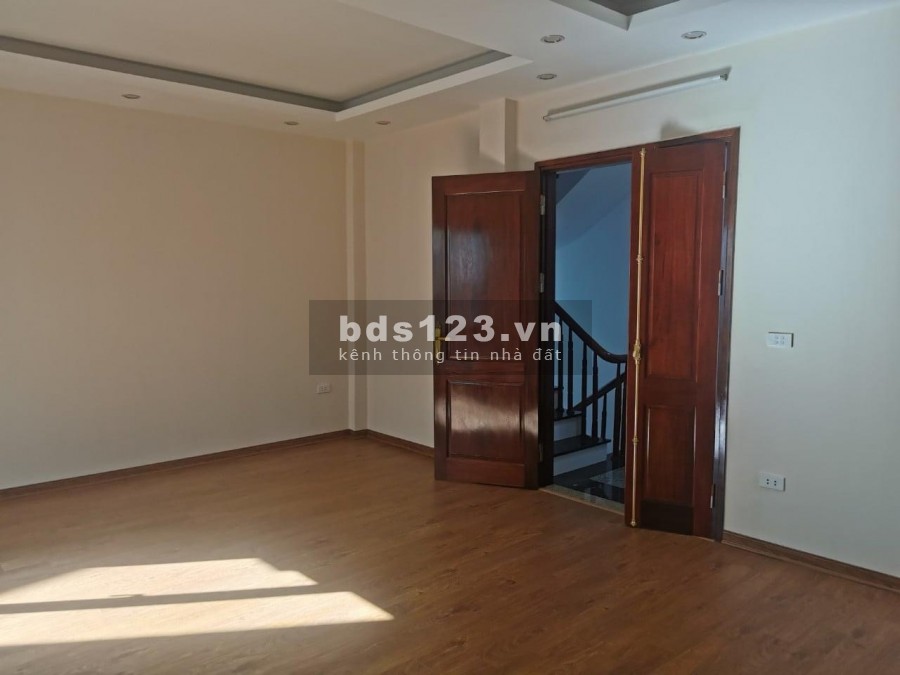 Bán nhà Hoàng Mai bán giá 3,3 tỷ, dtsd 33m2, 4 pn, 5 wc
