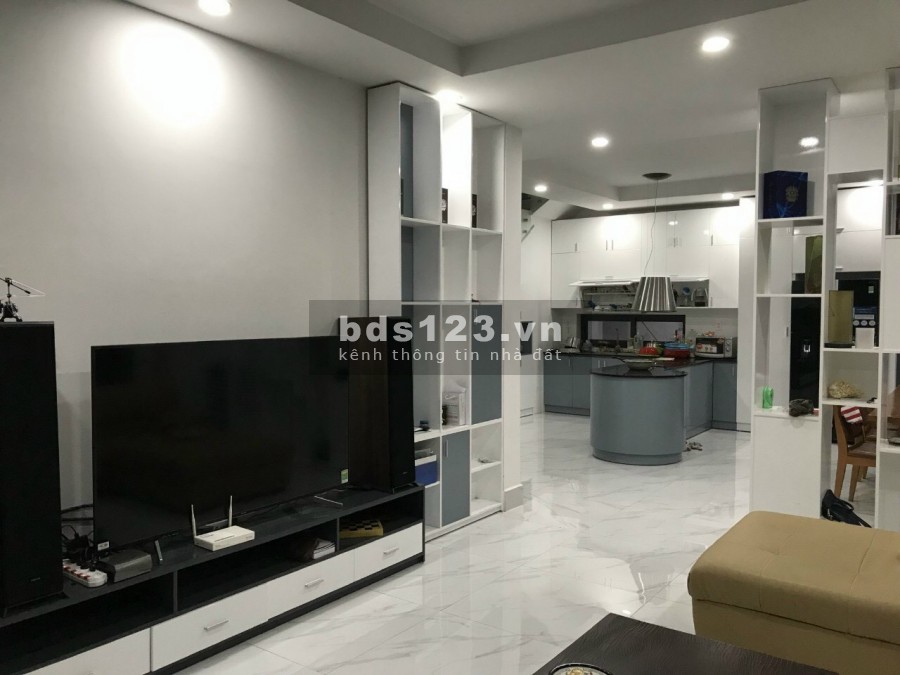 Bán nhà 1 trệt 2 lầu khu chung cư 10 mẫu DT 165m2- 18 tỷ