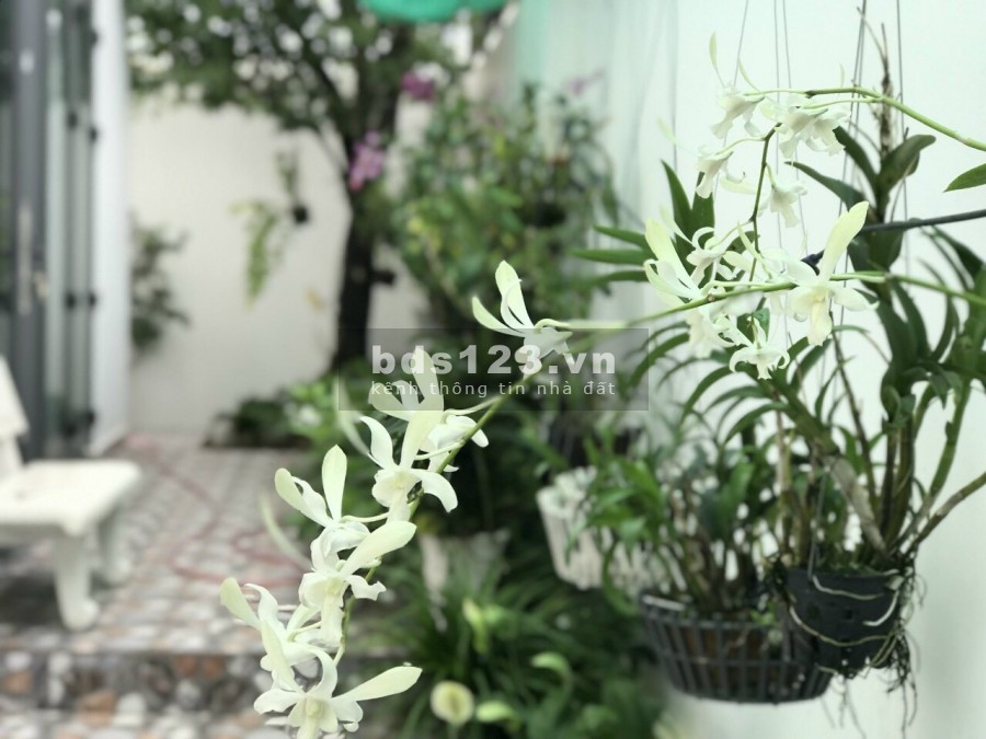 Bán nhà 1 trệt 2 lầu khu chung cư 10 mẫu DT 165m2- 18 tỷ