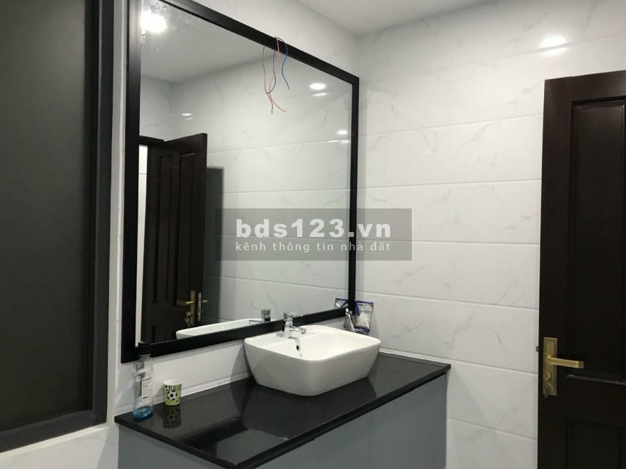 Bán nhà 1 trệt 2 lầu khu chung cư 10 mẫu DT 165m2- 18 tỷ
