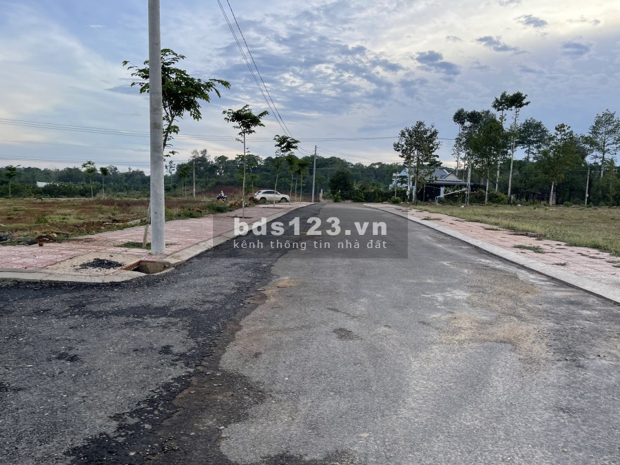 Đất ngộp ngay hồ Nhà Bè khu phố 3 Hắc Dịch