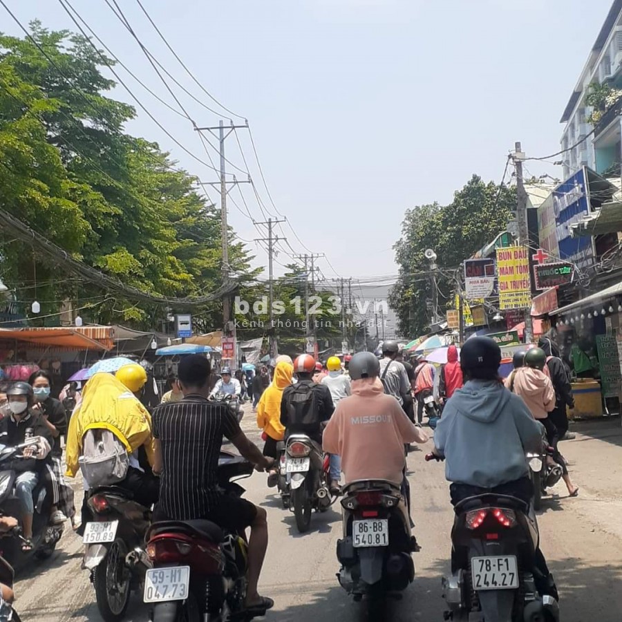 Cho thuê mb ĐỐI DIỆN CỔNG TRƯỜNG CAO ĐẴNG Q9, dt4x25m, giá 13tr/tháng