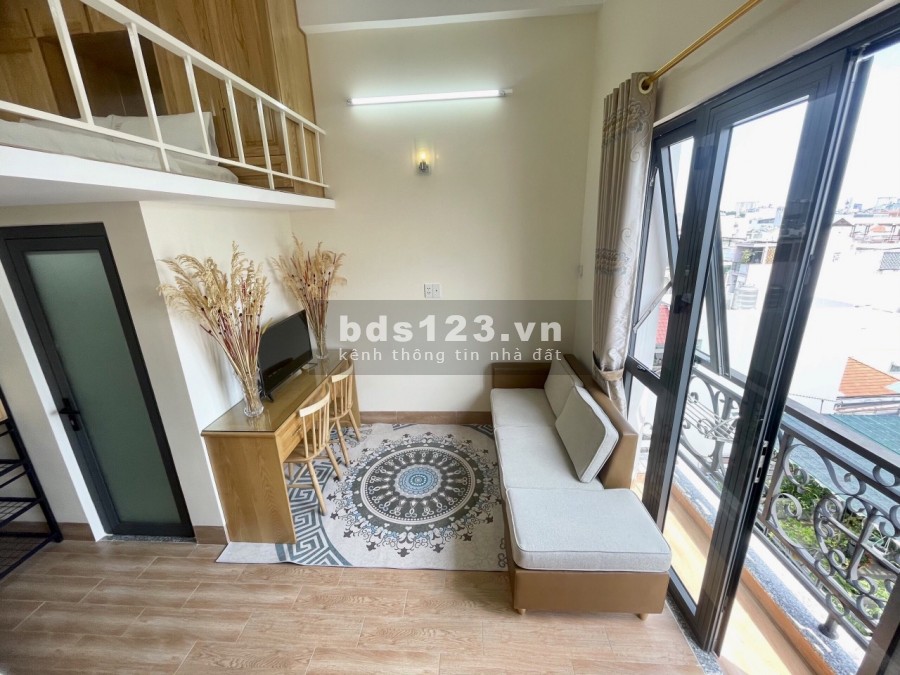 Căn hộ có gác + ban công gẩn vòng xoay dân chủ Quận 10 giá tốt