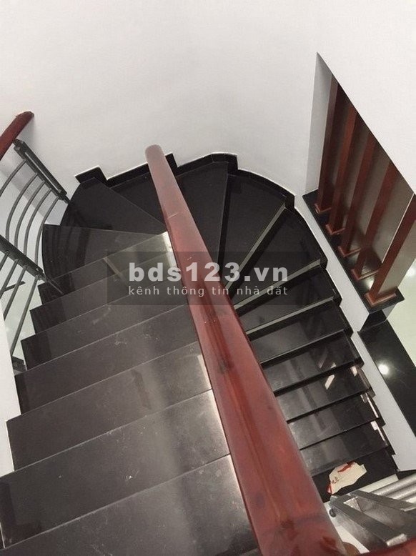 Nhà chính chủ bán gấp đang bị nợ hành, 4 tầng đúc kiên cố