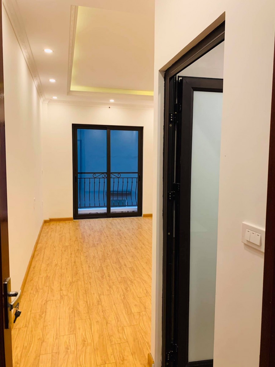NHÀ MỚI TINH – Ô tô đỗ cửa, Gần AEON Long Biên, 5 tầng – 2,85tỷ . Liên hệ: 0813.555.838 – 0939.555.282