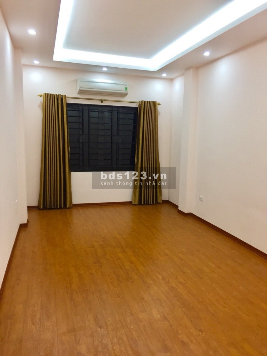 Cần bán gấp nhà Phường Bồ Đề, Long Biên, Hà Nội.
