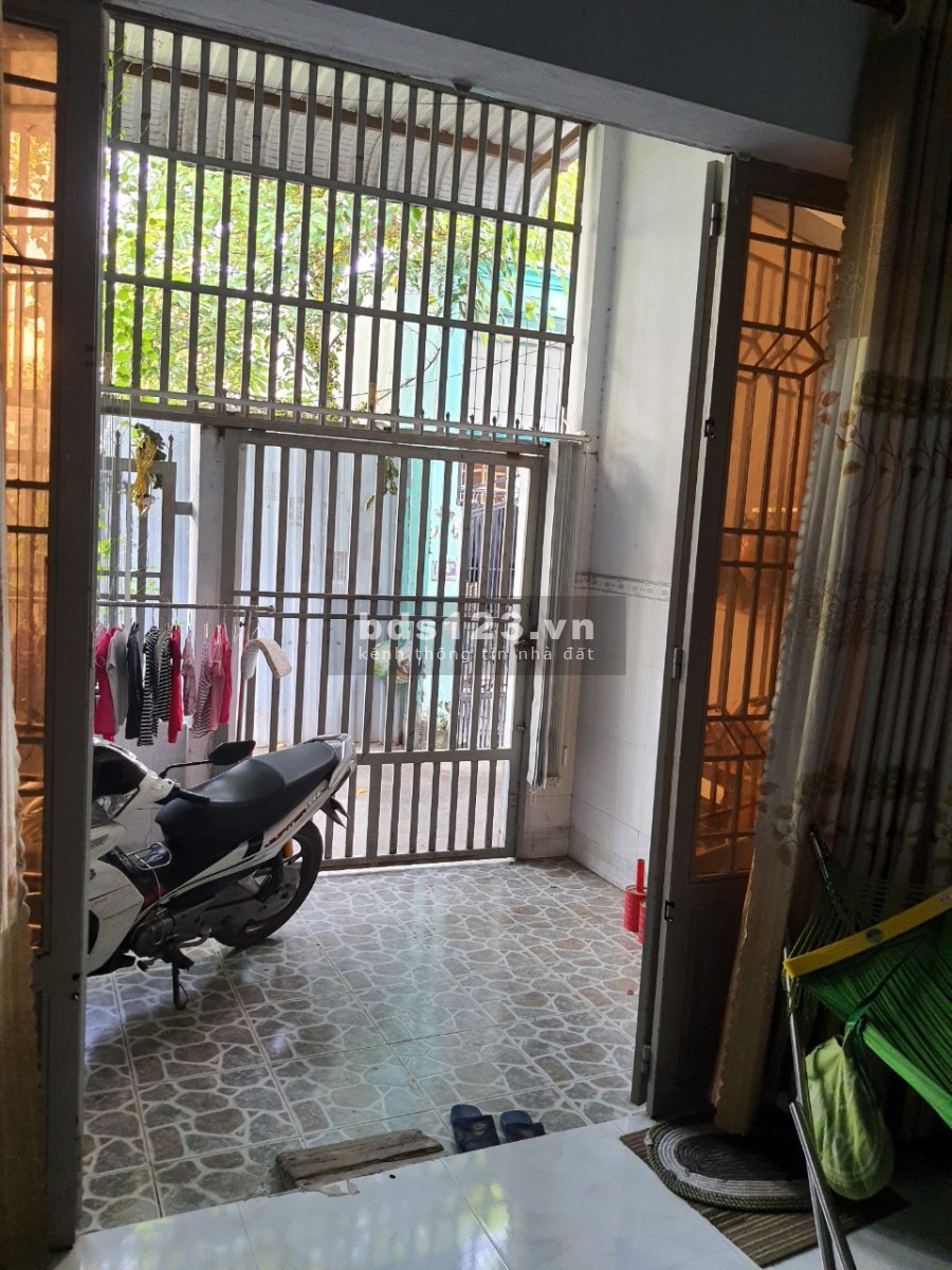 Bán nhà Nguyễn Thị Sóc Gần Chợ Đầu mối HM 70m2 SHR 2 Tỷ 6