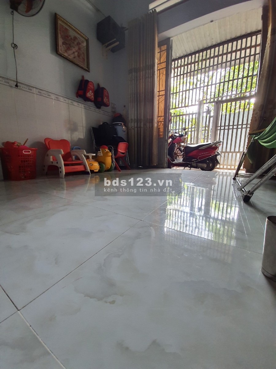 Bán nhà Nguyễn Thị Sóc Gần Chợ Đầu mối HM 70m2 SHR 2 Tỷ 6