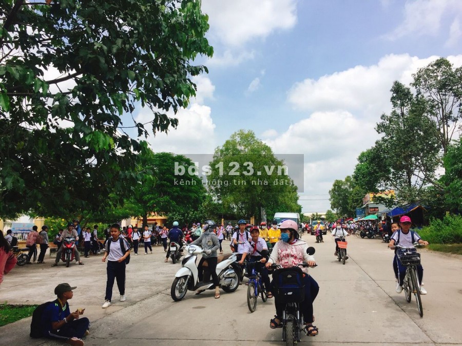 Gia đình cần tiền bán gấp lô đất 125 ở vị trí đẹp, sát kcn dân đông