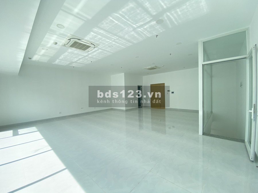 Cho thuê shophouse khối đế Sarica -đối diện lâm viên sinh thái giá 75tr/ tháng LH0909246874