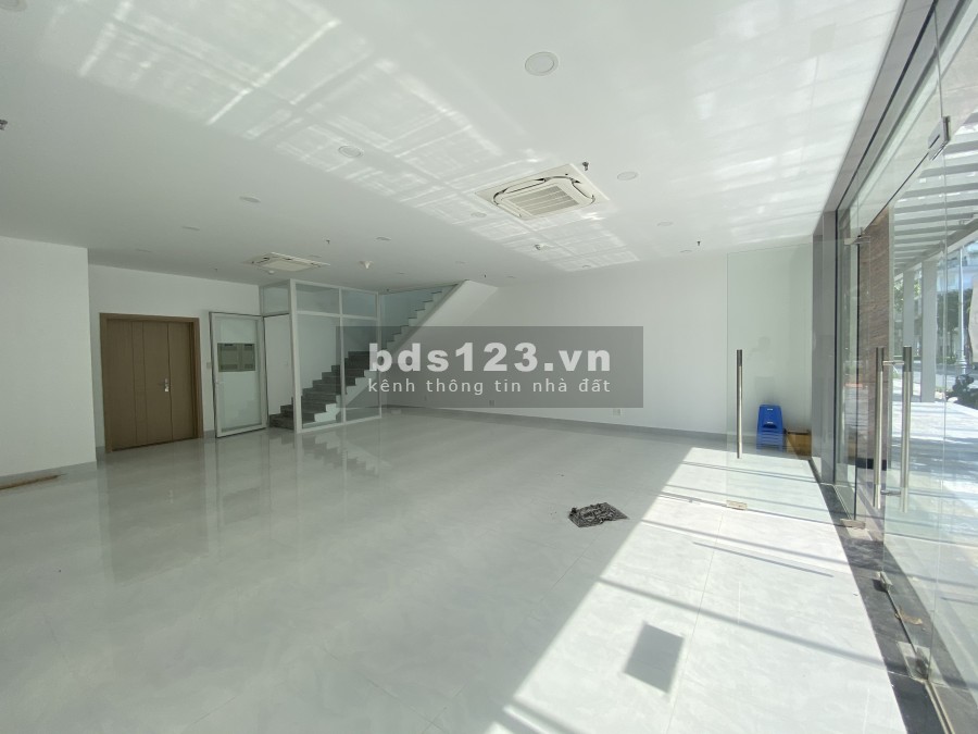 Cho thuê shophouse khối đế Sarica -đối diện lâm viên sinh thái giá 75tr/ tháng LH0909246874