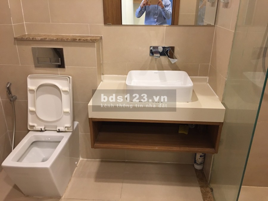 Chính chủ cho thuê căn hộ Rivera Park 2pn, 2wc đồ cơ bản view đẹp không bị nắng