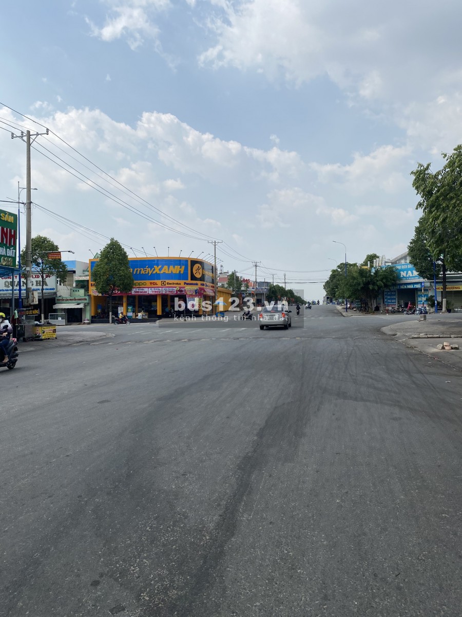 Gia đình bán nền đất 600m2(20x30m) khu đô thị, ngay trường đại học và cụm công nghiệp Bình Dương