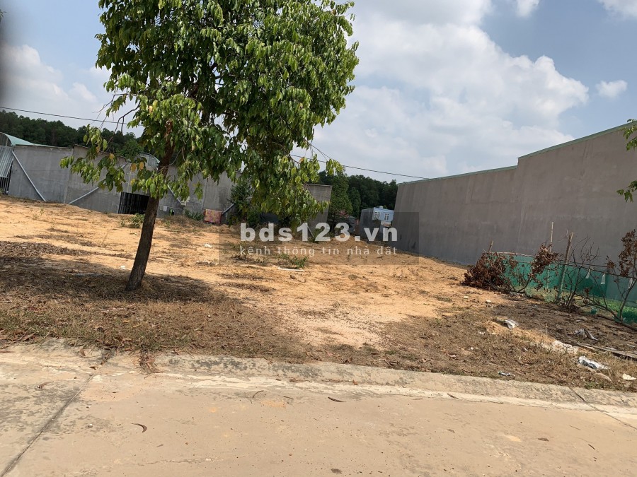 Cần bán gấp lô đất 300m2 gần kcn đang phát triển, giá 850 triệu