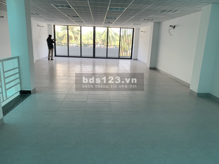 Toà Văn Phòng Nguyễn Hữu Cảnh 8x22, 3.5 sàn trống suốt, wc nam nữ, mới 100%.