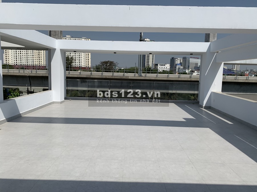 Toà Văn Phòng Nguyễn Hữu Cảnh 8x22, 3.5 sàn trống suốt, wc nam nữ, mới 100%.