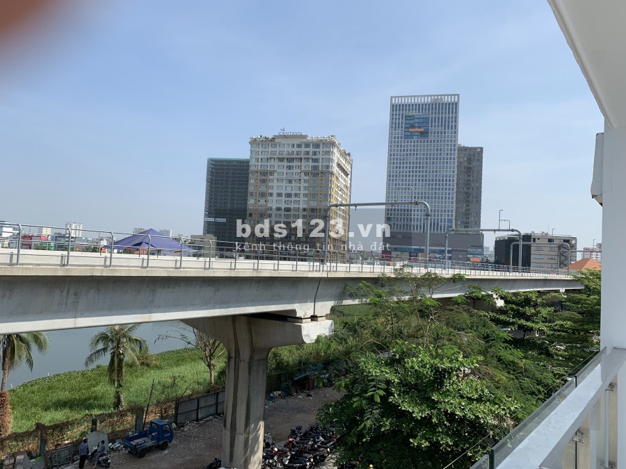 Toà Văn Phòng Nguyễn Hữu Cảnh 8x22, 3.5 sàn trống suốt, wc nam nữ, mới 100%.