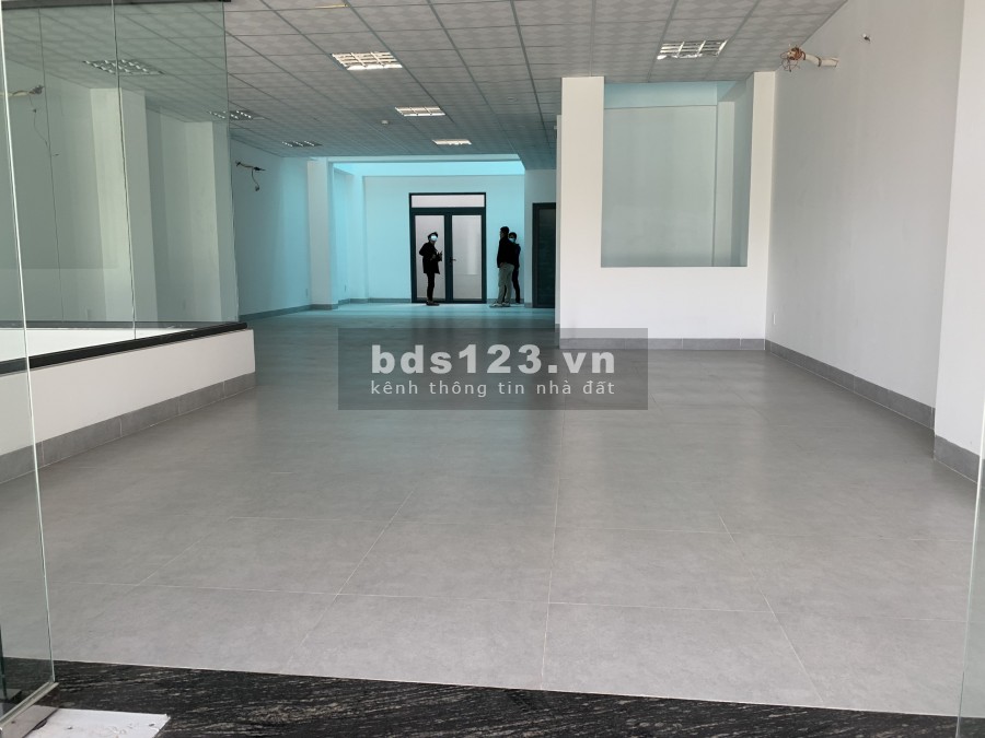 Toà Văn Phòng Nguyễn Hữu Cảnh 8x22, 3.5 sàn trống suốt, wc nam nữ, mới 100%.