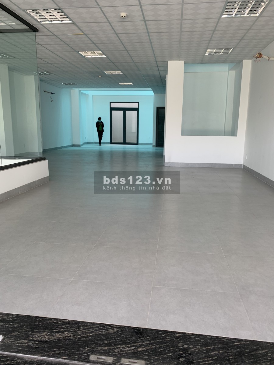 Toà Văn Phòng Nguyễn Hữu Cảnh 8x22, 3.5 sàn trống suốt, wc nam nữ, mới 100%.