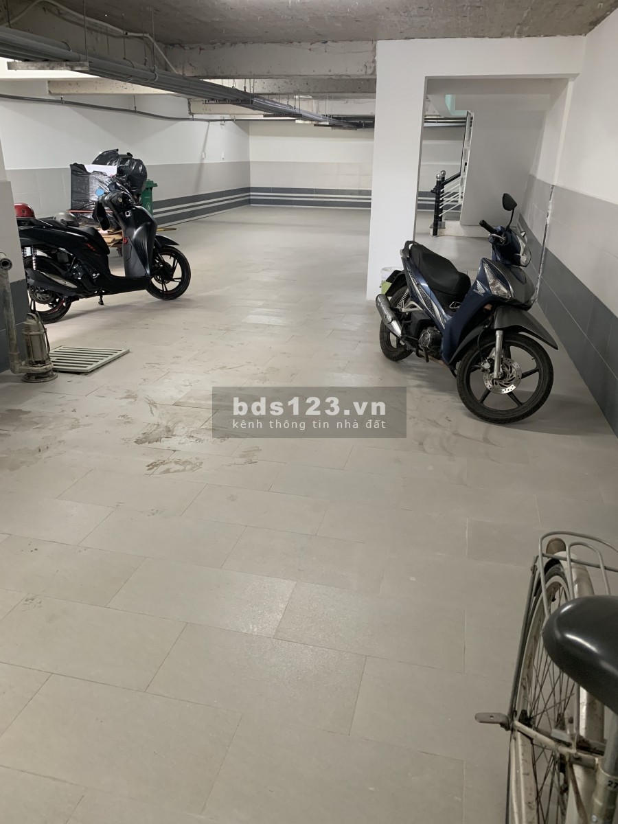Toà Văn Phòng Nguyễn Hữu Cảnh 8x22, 3.5 sàn trống suốt, wc nam nữ, mới 100%.