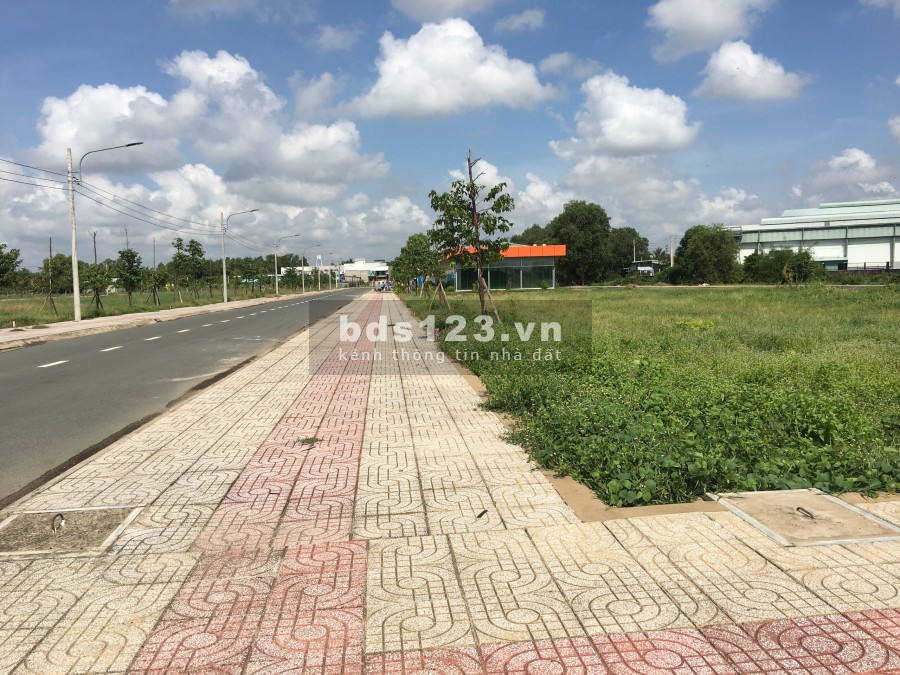 Mở bán KDC Cầu Tràm mặt tiền ĐT826 đối diện Five Star DT 100m2 giá chỉ 1,7 tỷ