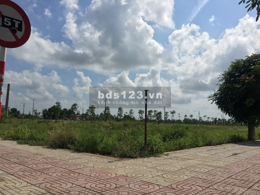 Mở bán KDC Cầu Tràm mặt tiền ĐT826 đối diện Five Star DT 100m2 giá chỉ 1,7 tỷ