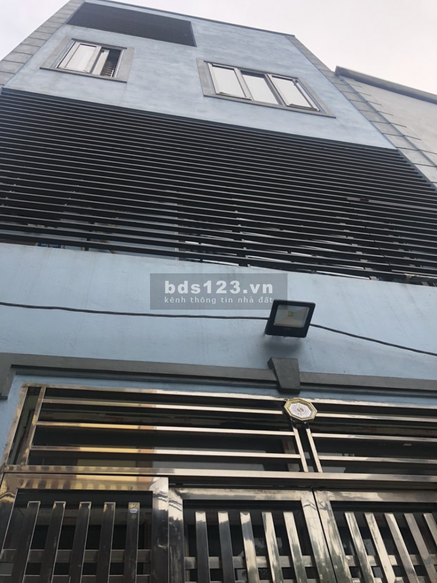 Bán nhà Nguyễn Văn Linh, Long Biên, nhà đẹp, ở luôn, dtsd 40m2, giá 2.8 tỷ