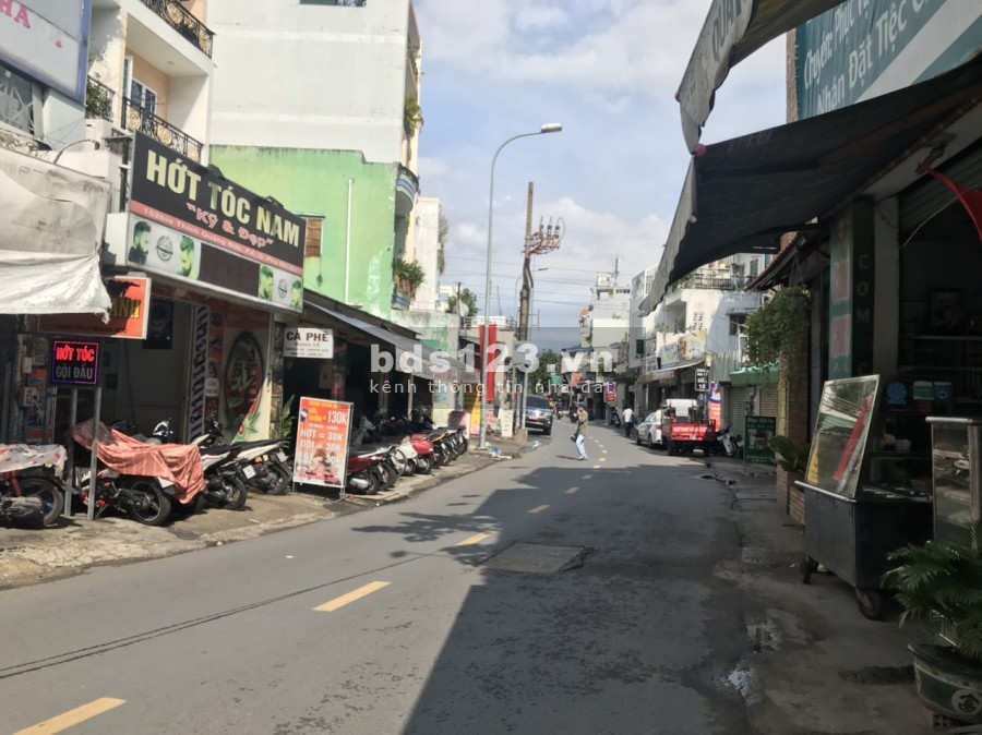 Cho thuê nhà MT Thích Quảng Đức, Phú Nhuận.5x25m nội thất đầy đủ bồn tắm nằm có sân để xe hơi trước nhà