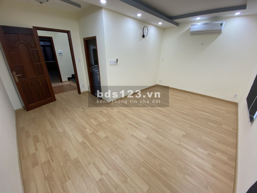 Nhà Mặt Tiền đường nguyễn văn công, 6.5x22m trệt 3 lầu