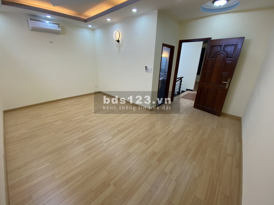 Nhà Mặt Tiền đường nguyễn văn công, 6.5x22m trệt 3 lầu