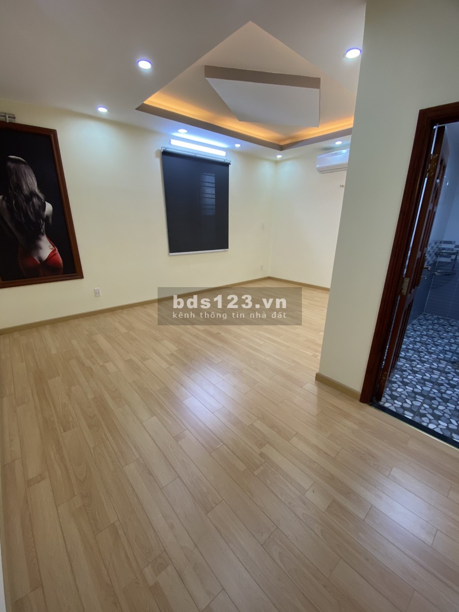 Nhà Mặt Tiền đường nguyễn văn công, 6.5x22m trệt 3 lầu