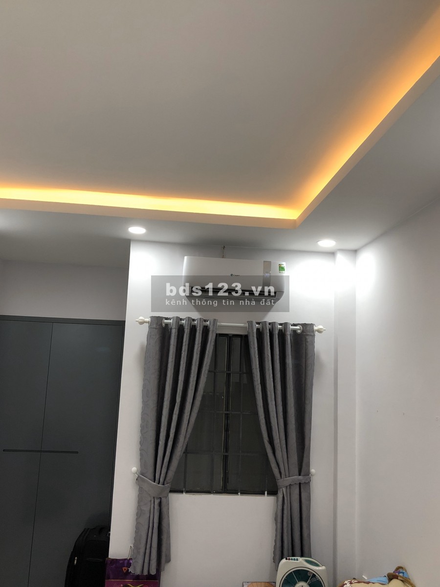 Bán nhà ngay ngã tư Phan Đăng Lưu, Phan Xích Long, Quận Phú Nhuận