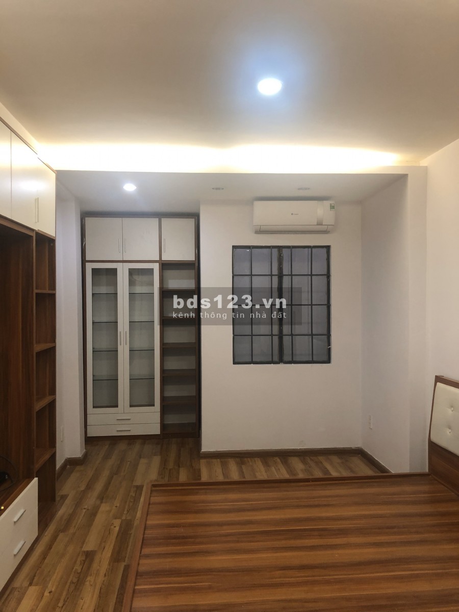 Bán nhà ngay ngã tư Phan Đăng Lưu, Phan Xích Long, Quận Phú Nhuận