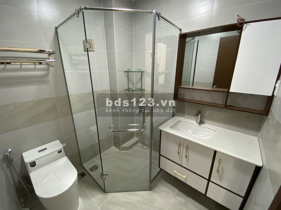 Cấn bán gấp nhà xây mới mặt tiền Nguyễn Lâm, Quận 10, dtsd…