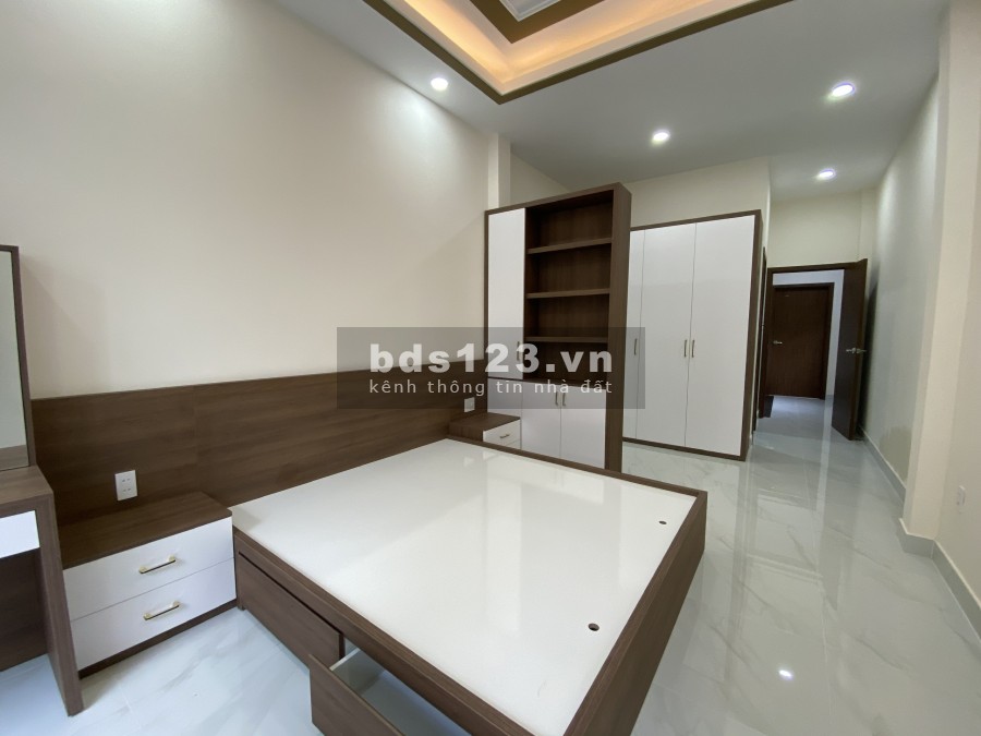 Cấn bán gấp nhà xây mới mặt tiền Nguyễn Lâm, Quận 10, dtsd…