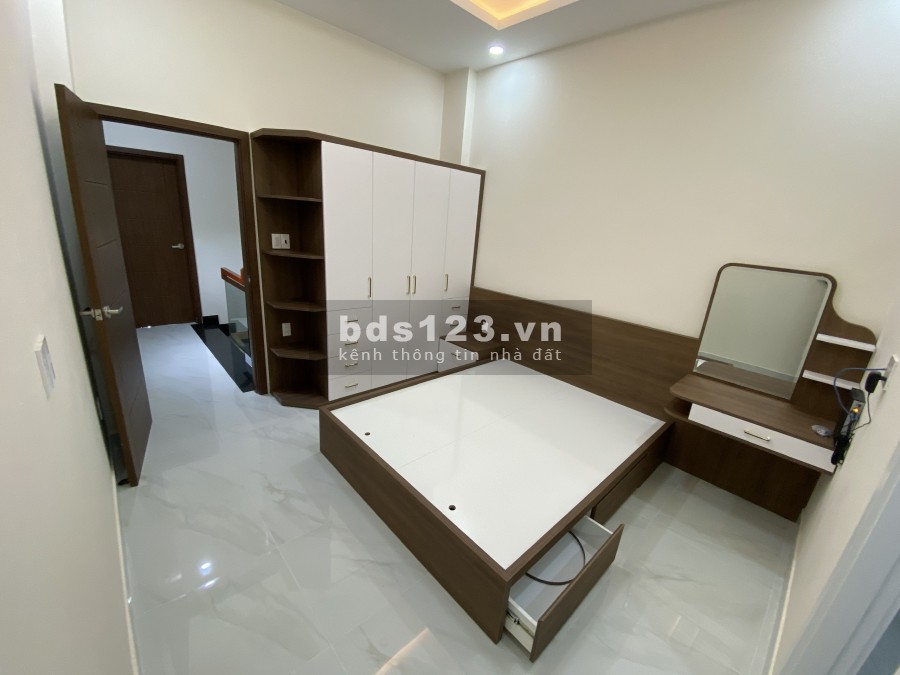 Cấn bán gấp nhà xây mới mặt tiền Nguyễn Lâm, Quận 10, dtsd…