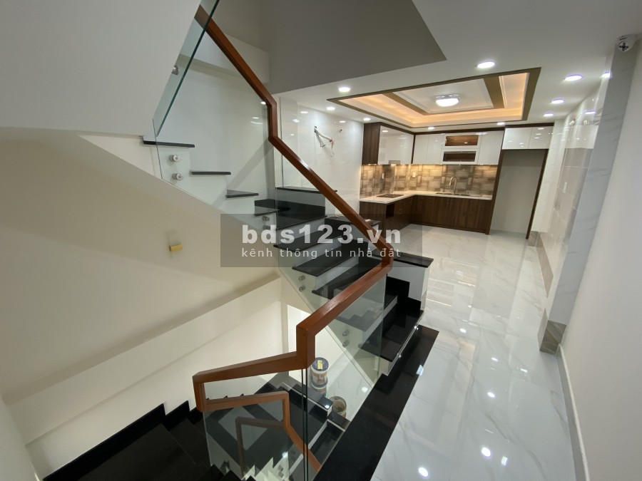 Cấn bán gấp nhà xây mới mặt tiền Nguyễn Lâm, Quận 10, dtsd…