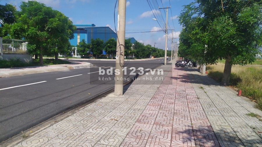Mở bán KDC Cầu Tràm mặt tiền ĐT826 đối diện Five Star DT 100m2 giá chỉ 1,7 tỷ