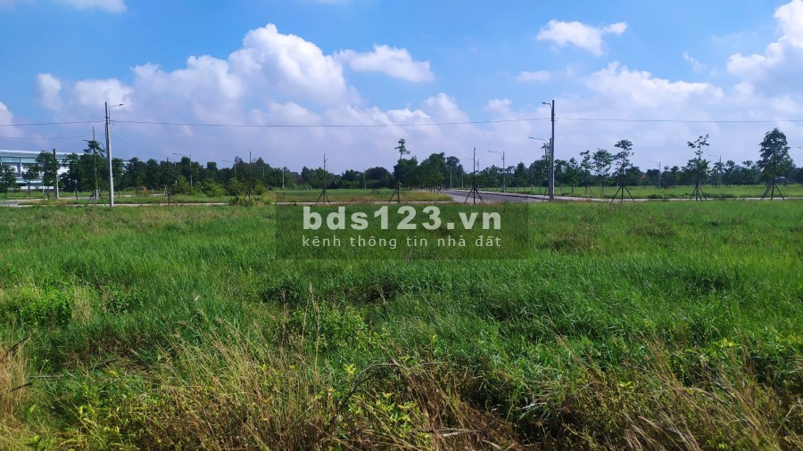 Mở bán KDC Cầu Tràm mặt tiền ĐT826 đối diện Five Star DT 100m2 giá chỉ 1,7 tỷ